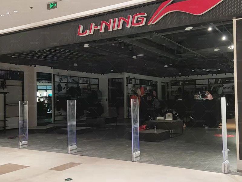 Продавницата на брендот Li Ning инсталираше кубен акустичен магнетен уред против кражба AM9800