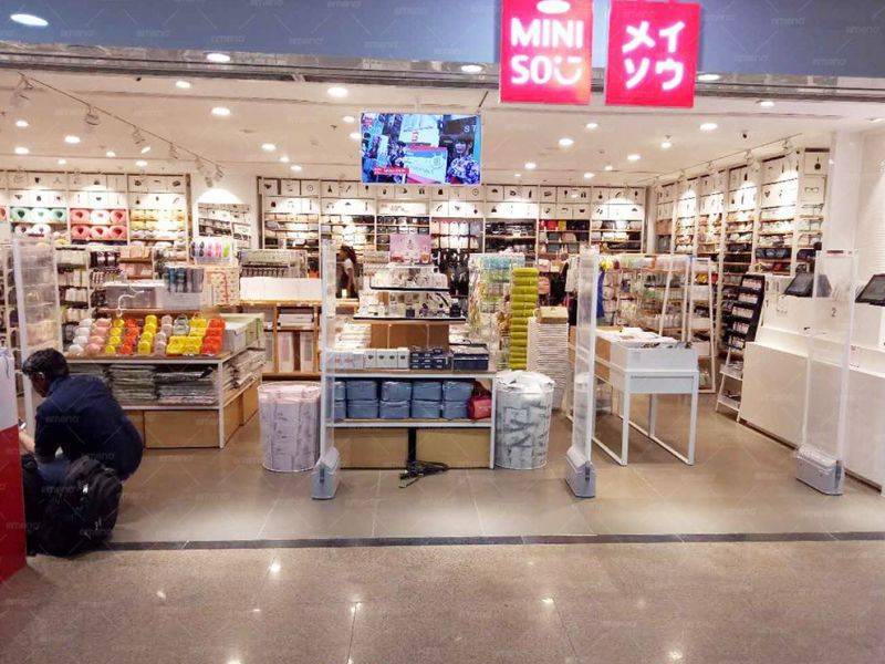 Бутикот MINISO инсталира безбедносна врата CuboM AM7806