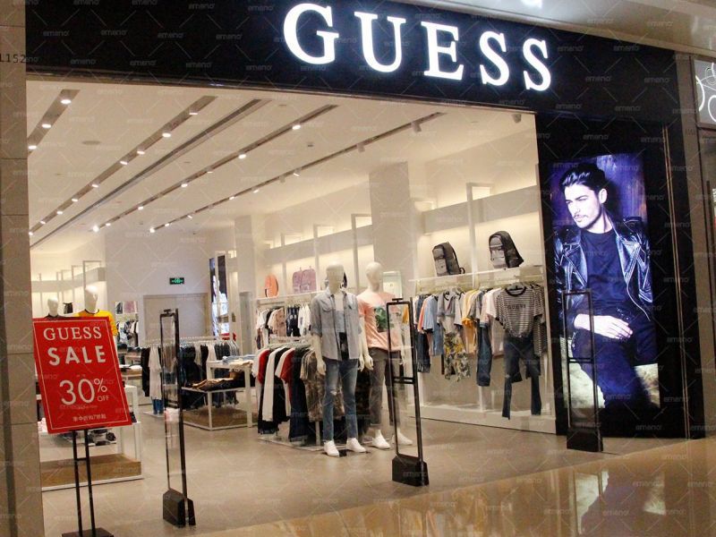 Продавницата за облека GUESS инсталираше кубна убавина AM6811 против кражба