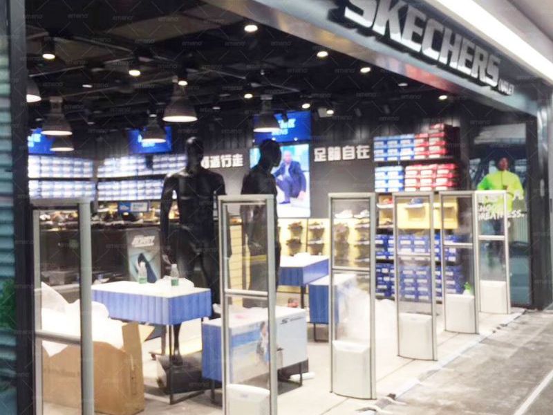 Продавницата за чевли на брендот Skechers инсталираше кубик убавина AM6208 против кражба